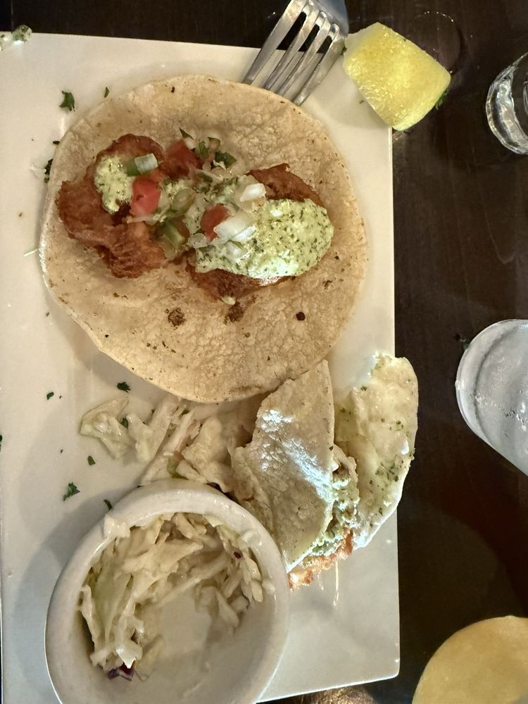 Bravos Restaurant and Lounge Logo