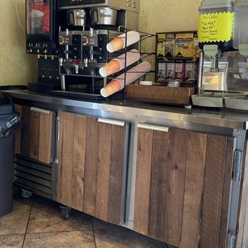 Eddie's Bagel & Coffee - Coffee area - Bagels Near Me - Astoria, New York