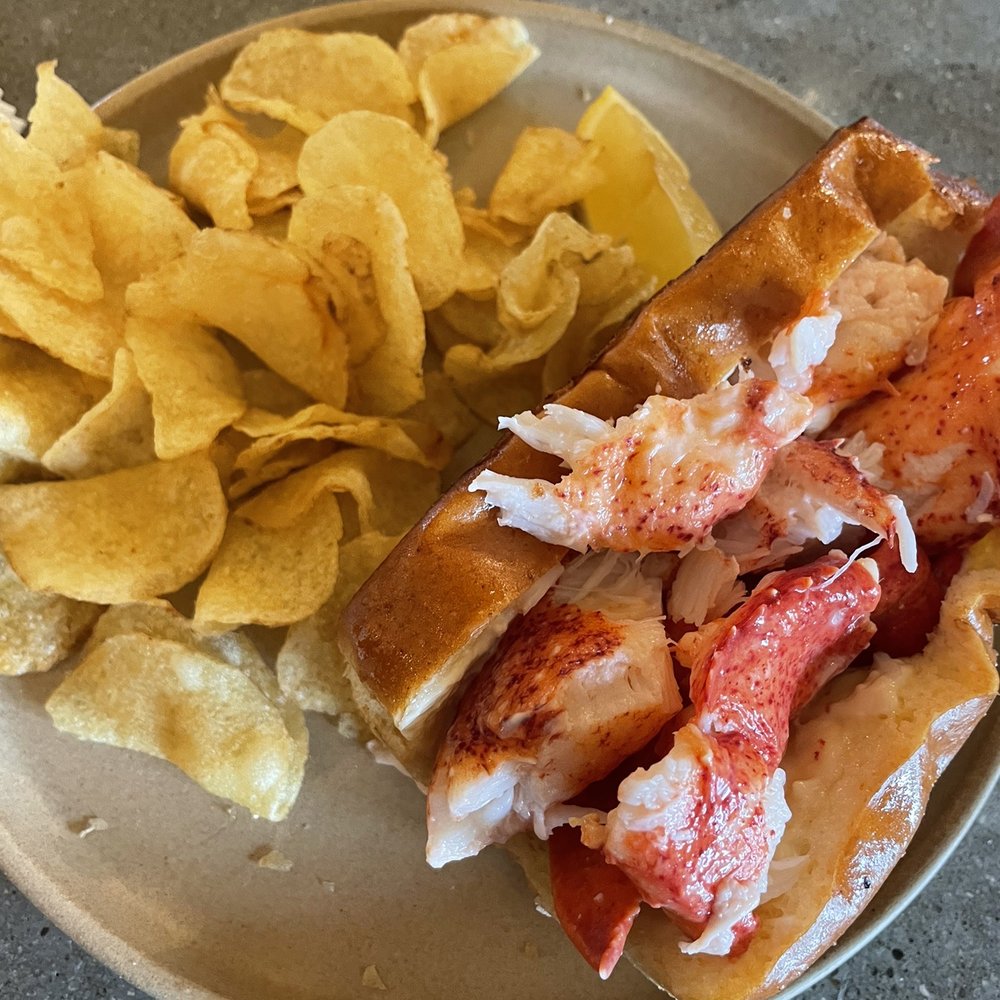Freeport Oyster Bar - Lobster roll - Seafood Near Me - Freeport, Maine