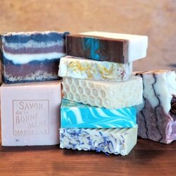Du Jardin - Our small-batch, herbal soaps are made from pure vegetable oils only, with all natural fragrances & colorings.