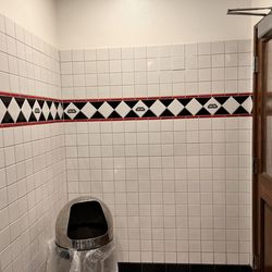 Route 66 Classic Grill - Bathroom