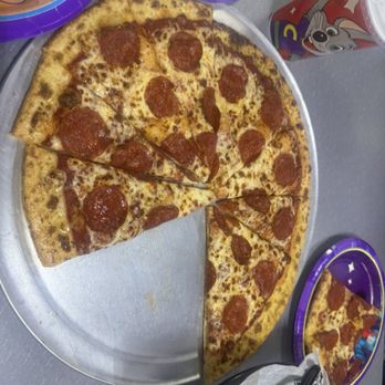 Chuck E. Cheese - Large pepperoni pizza - Pizza Near Me - Streamwood, Illinois