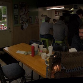 Big Dave & Holly's - Small quarters - American Near Me - Le Claire, Iowa