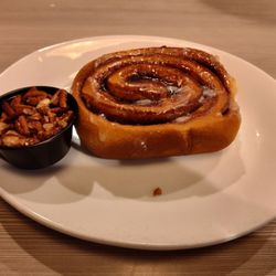 Perkins American Food - Cinnamon roll