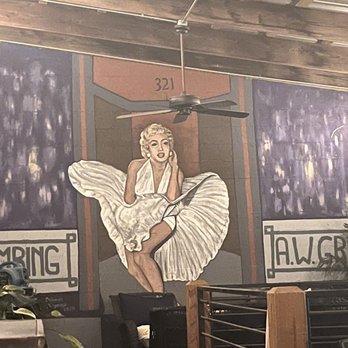 Splash Wine Bar - Outdoor seating area - New American Near Me - Hot Springs, Arkansas Splash Wine Bar - Outdoor seating area - New American Near Me - Hot Springs, Arkansas