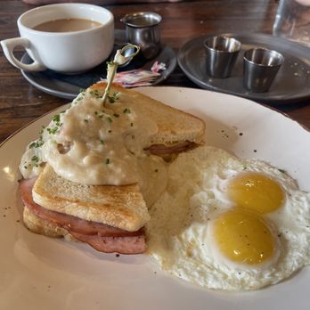 Joe's Cafe - The Queen Bee. - Breakfast & Brunch Near Me - Los Angeles, California Joe's Cafe - The Queen Bee. - Breakfast & Brunch Near Me - Los Angeles, California