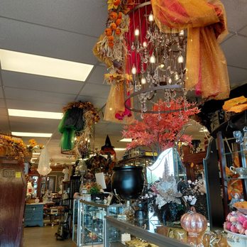 Windsor Antiques and Vintage - Antiques Near Me - Hesperia, California Windsor Antiques and Vintage - Antiques Near Me - Hesperia, California