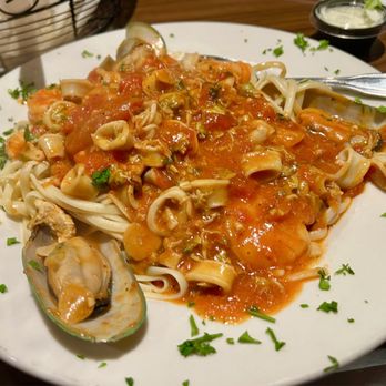 Giovannis Pizzeria & Kitchen - Seafood pasta - Pizza Near Me - Orlando, Florida