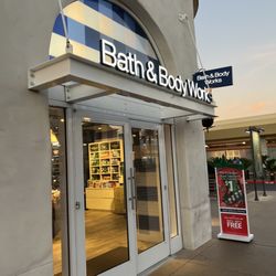 Bath & Body Works - Entrance