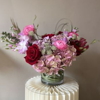 Juliette Floral Design - Besito
Available in 2 sizes - Floral Designers Near Me - Brooklyn, New York Juliette Floral Design - Besito
Available in 2 sizes - Floral Designers Near Me - Brooklyn, New York