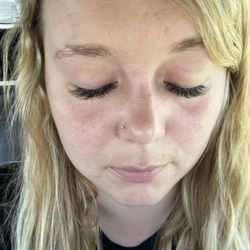 Flutters Lash & Spa - Volume lashes