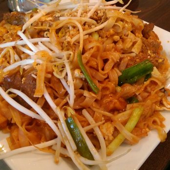 Thai Avenue - Peanut curry phad thai - Thai Near Me - Zeeland, Michigan