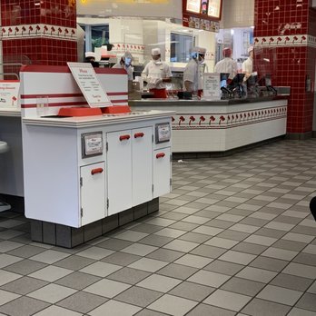 In-N-Out Burger - Fast Food Near Me - Mill Valley, California