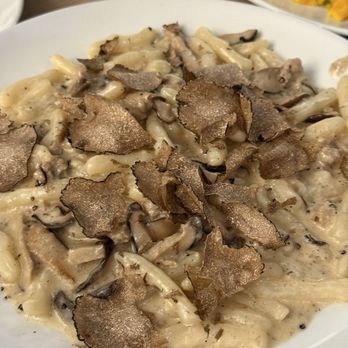 Oliver's Trattoria - Strozzapreti alla Norcian e Tartufo Nero - Italian Near Me - Irvine, California Oliver's Trattoria - Strozzapreti alla Norcian e Tartufo Nero - Italian Near Me - Irvine, California