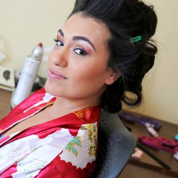 Basicimage - Bride to be rocking the rollers - Makeup Artists Near Me Basicimage - Bride to be rocking the rollers - Makeup Artists Near Me
