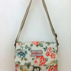 Cath Kidston - This one got wet and ruined. Don't expect to use in the rain. 08/02/25
