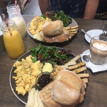 Hungry Biker - Classic brunch, with smoothies and coffee! - Cafes Near Me - Porto, 13