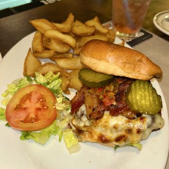 The George - Bars Near Me - Rockville Centre, New York