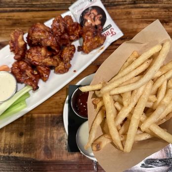 Finney's Crafthouse - Orange - boneless wings and fries - New American Near Me - Orange, California Finney's Crafthouse - Orange - boneless wings and fries - New American Near Me - Orange, California