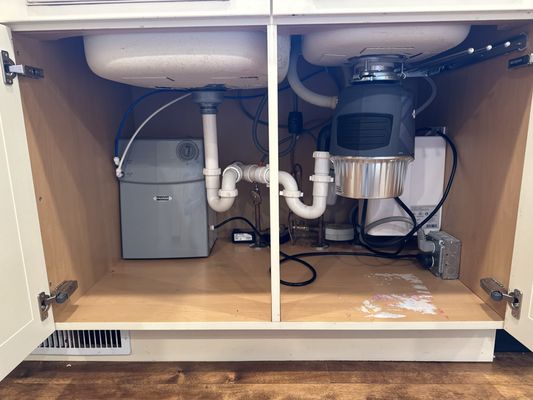 Pro Master Plumbing Logo