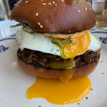 Odd Duck - Breakfast burger - fresh ground beef, egg, potato chips on bottom, greens, hot sauce aioli, pretzel bun. Just okay. - American Near Me - Austin, Texas Odd Duck - Breakfast burger - fresh ground beef, egg, potato chips on bottom, greens, hot sauce aioli, pretzel bun. Just okay. - American Near Me - Austin, Texas