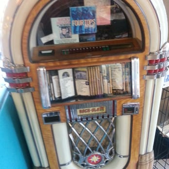 Dale's Diner - Jukebox - Diners Near Me - Long Beach, California