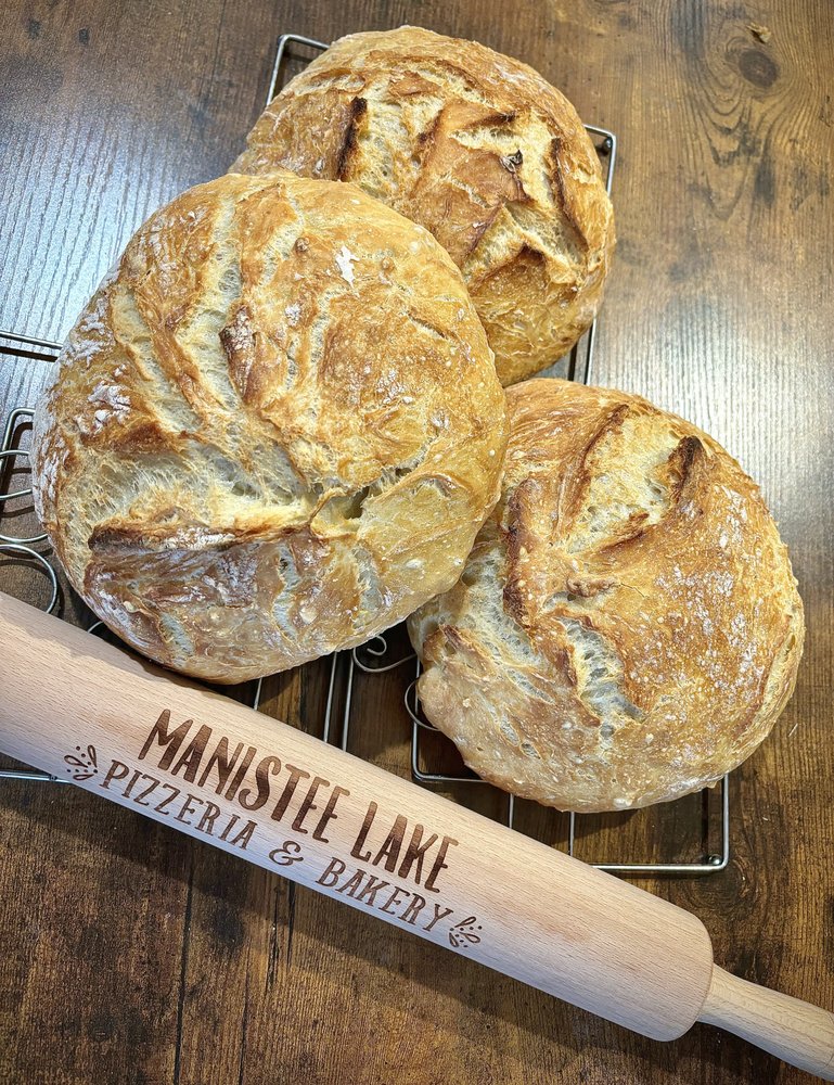 Manistee Lake Pizzeria & Bakery Logo
