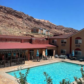 Aarchway Inn - Pool view - Hotels Near Me - Moab, Utah
