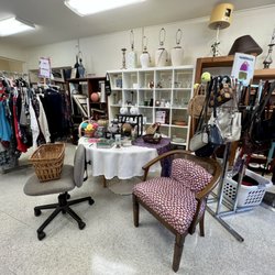 Wilcox Medical Center Thrift Shop - Home decor