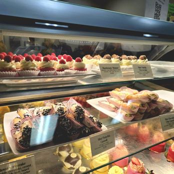 Baklovah Bakery - Mini Pistachio Cannoli and other pastries - Desserts Near Me - San Antonio, Texas Baklovah Bakery - Mini Pistachio Cannoli and other pastries - Desserts Near Me - San Antonio, Texas