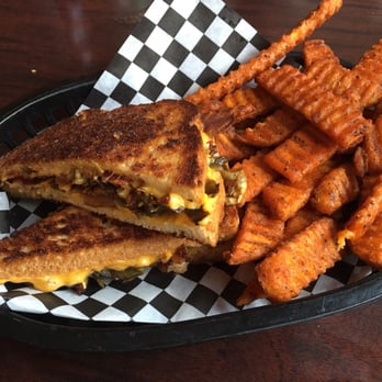Broadway Grill - Grilled cheese with bacon and jalapenos - amazingly yummy - SO SPICY - American Near Me - Veneta, Oregon Broadway Grill - Grilled cheese with bacon and jalapenos - amazingly yummy - SO SPICY - American Near Me - Veneta, Oregon