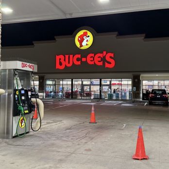 Buc-ee's - Gas Stations Near Me - Waller, Texas
