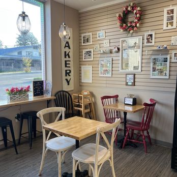 Chris' Bakery - Bakeries Near Me - Oak Harbor, Washington
