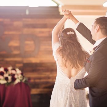 Hazy Lane Studios - First dance - Session Photography Near Me Hazy Lane Studios - First dance - Session Photography Near Me