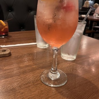 Lakeview Grille - Strawberry Blonde Sangria - American Near Me - Yorkville, Illinois