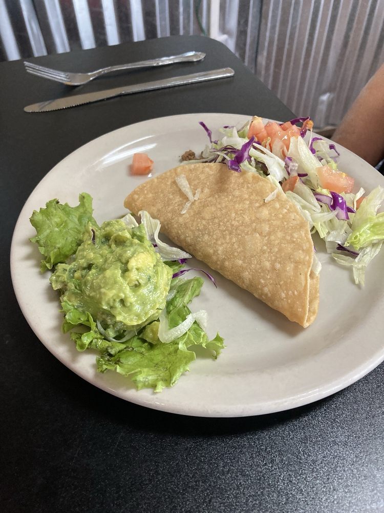 Los 3 Mexicanos Mexican Bar and Grill Logo