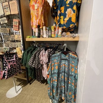 Homegrown - Love the shell print omg 3!! - Accessories Near Me - Aiea, Hawaii