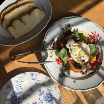 Flame + Smith - Burrata and heirloom tomatoes (5/5) - Canadian (New) Near Me - Prince Edward, Ontario