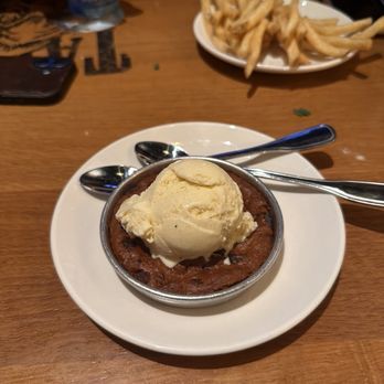 BJ's Restaurant & Brewhouse - Mini pizookie - Beer Bar Near Me - North Attleborough, Massachusetts BJ's Restaurant & Brewhouse - Mini pizookie - Beer Bar Near Me - North Attleborough, Massachusetts