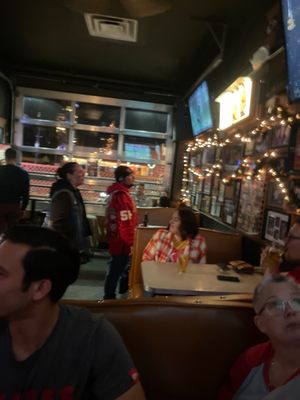 Don's Club Tavern by null