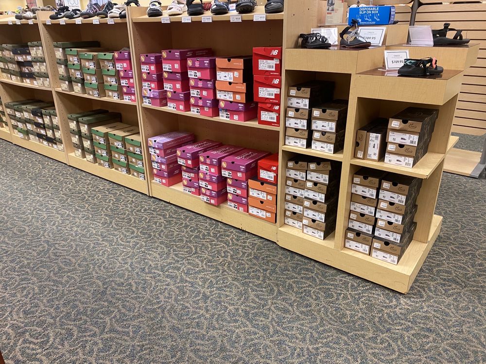 PELTZ SHOES CLOSED Updated June 2024 17 Photos & 21 Reviews 328