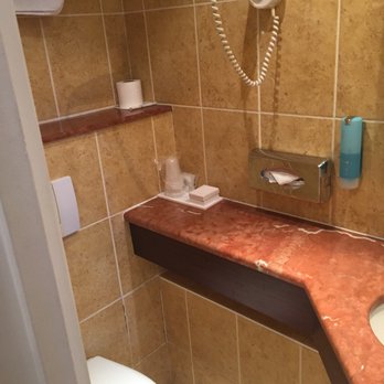 Hôtel le Royal - Other side to bathroom. Very clean so I can not complain - Hotels Near Me - Paris, 75