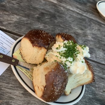 La Lucha - Yeast Rolls - Seafood Near Me - Houston, Texas