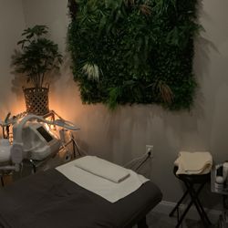 Healing Salt Cave and Wellness Spa - Facial room