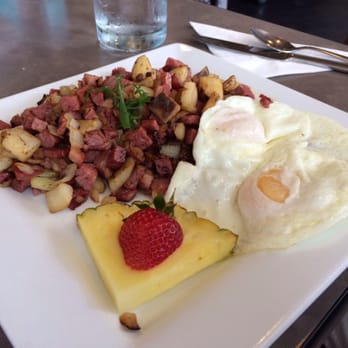Moena Café - Corn Beef Hash - Cafes Near Me - Honolulu, Hawaii Moena Café - Corn Beef Hash - Cafes Near Me - Honolulu, Hawaii