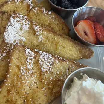Buzz & Bites - Katy - French toast with fresh fruit - Coffee & Tea Near Me - Katy, Texas