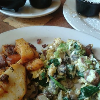 Momo's Cafe - Joes special - American Near Me - Vallejo, California