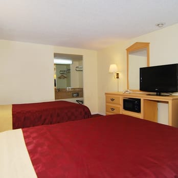 Econo Lodge Inn & Suites - Spacious room with flat-screen television - Hotels Near Me - Evergreen, Alabama Econo Lodge Inn & Suites - Spacious room with flat-screen television - Hotels Near Me - Evergreen, Alabama