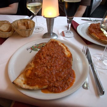 Restaurant Extra Classico - Pizza Calzone mit Bolognesesoße - Italian Near Me - Bingen, RP Restaurant Extra Classico - Pizza Calzone mit Bolognesesoße - Italian Near Me - Bingen, RP