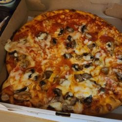 Mr. Shoes Pizza - Pizza